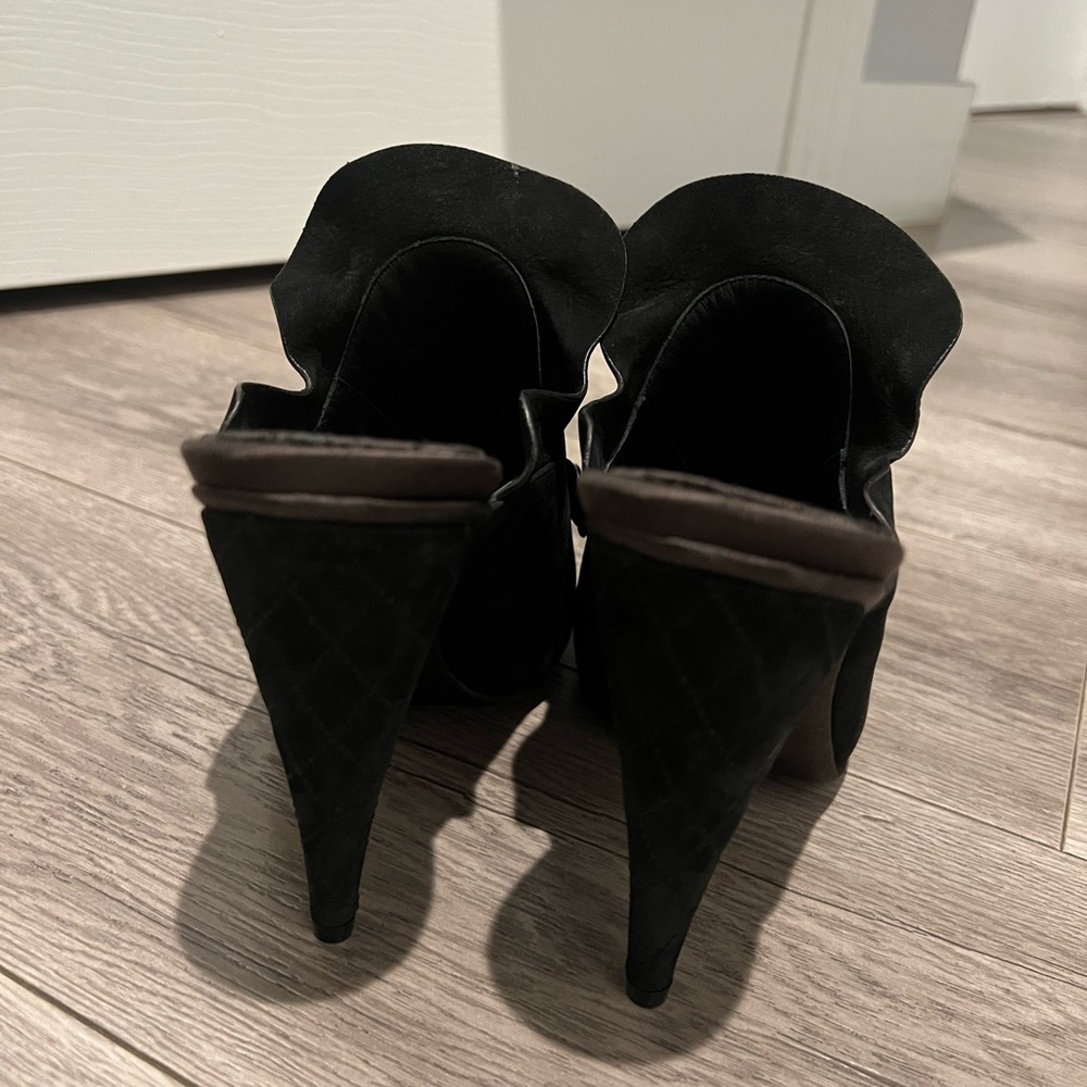 Fendi Black Ruffle Heels - Picture 4 of 7